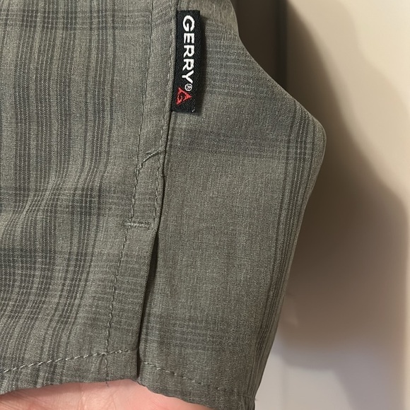 GERRY Olive Green Outdoor Active Short Sleeve Button- down  Shirt Men’s Medium - Picture 5 of 8